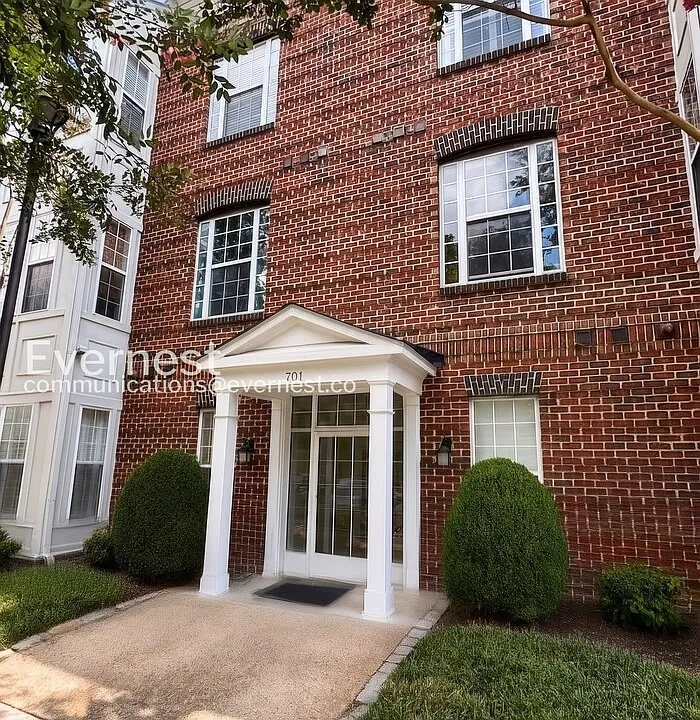 701 Cobblestone Blvd #212