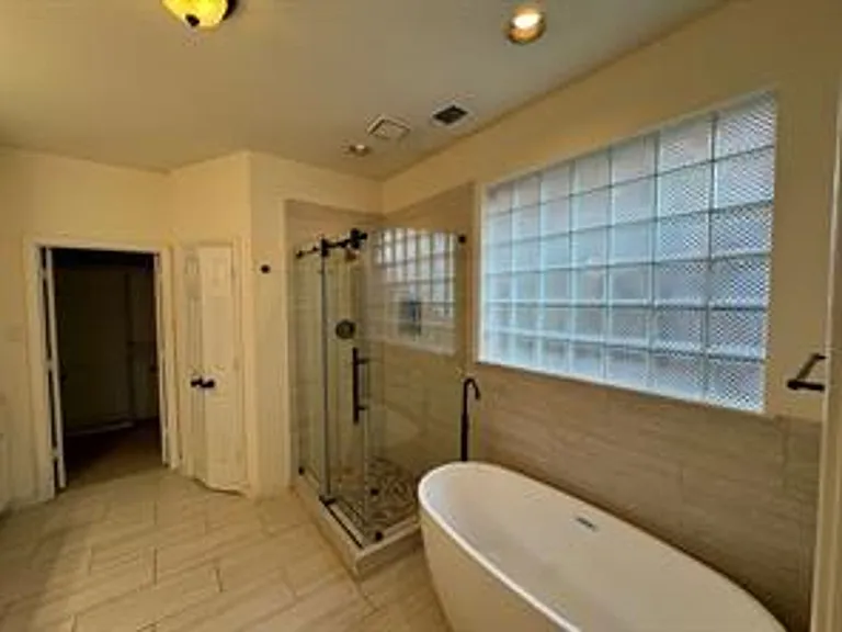 1100 Hunters Creek Dr — Photo 23