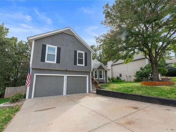 7825 N Strathbury Ave, Kansas City, MO 64151