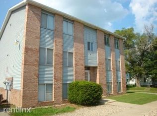 1114 4th St APT 5, Charleston, IL 61920