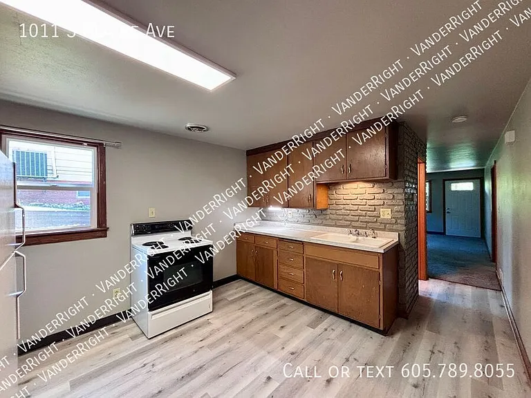 1011 S Blaine Ave — Photo 1