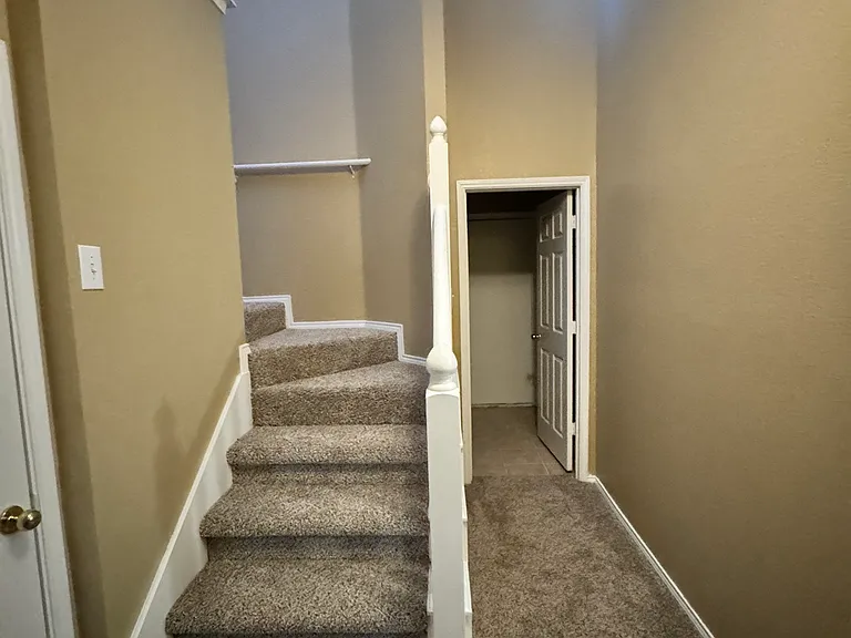 304 Patricia Ln — Photo 27