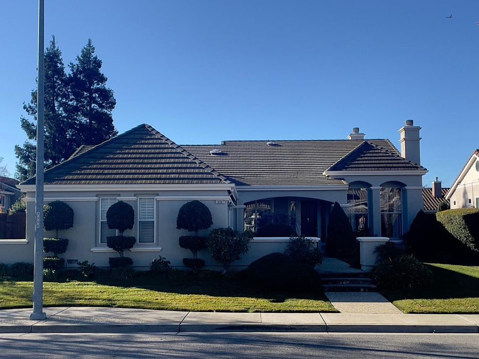 1st image of 19067 Savannah Ct