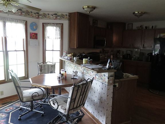 3rd image of 608 Timberlane Dr