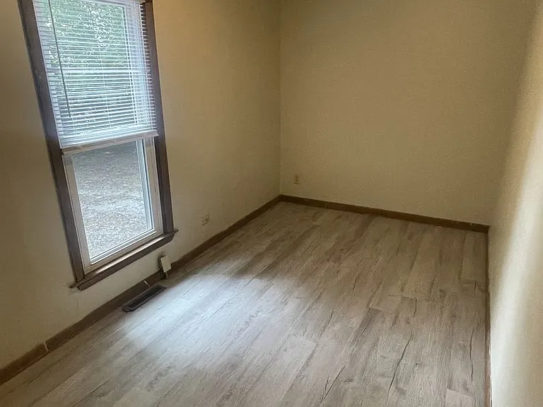 637 Franklin St — Photo 11