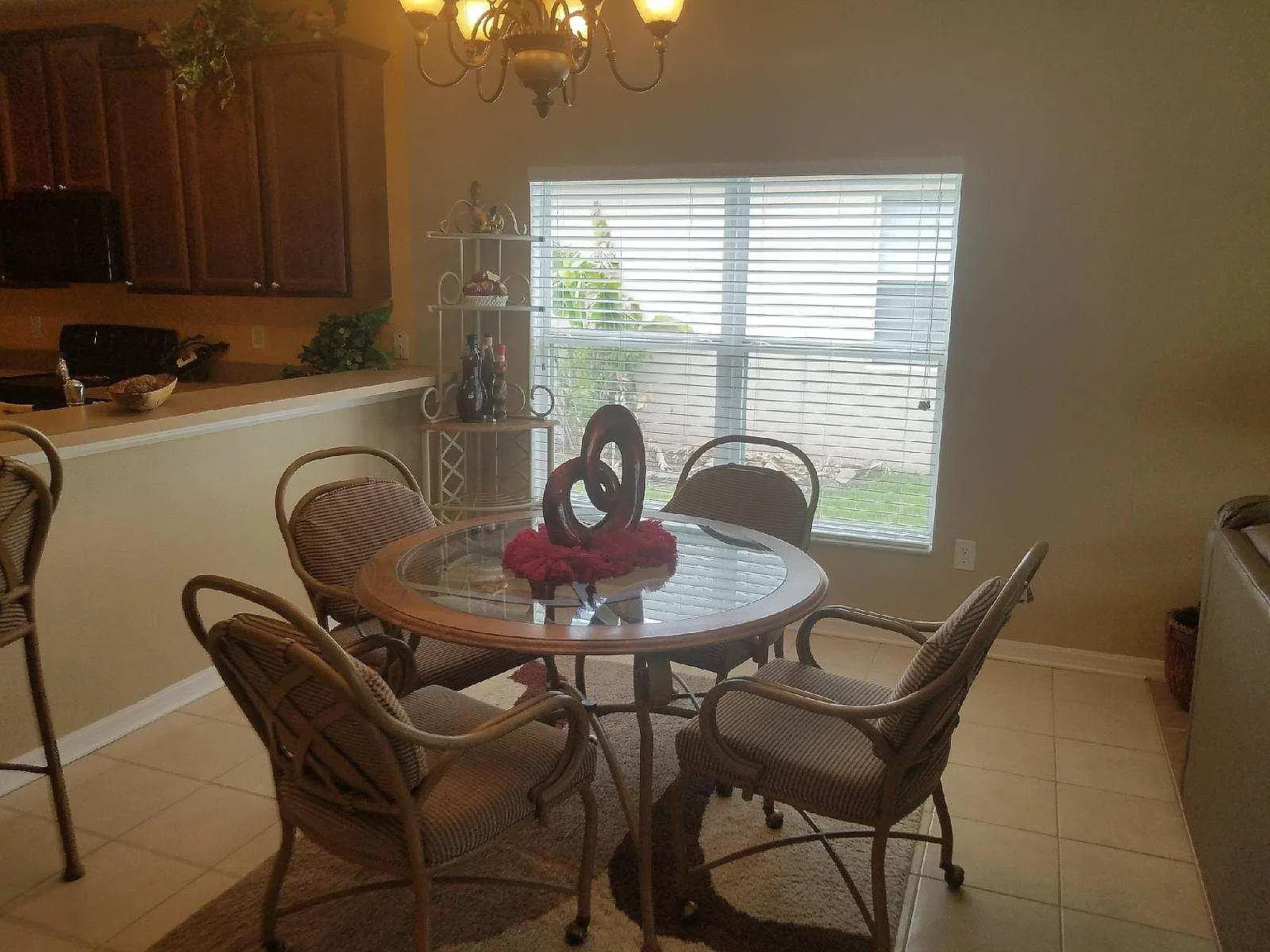 3 bed, 1860 sqft, $2,380 — Photo 3