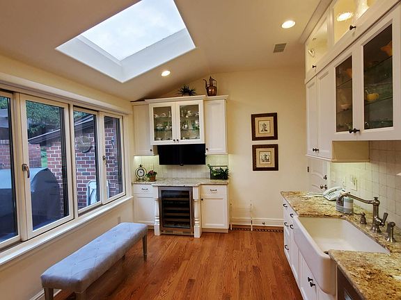 3rd image of 209 Gosling Hill Dr