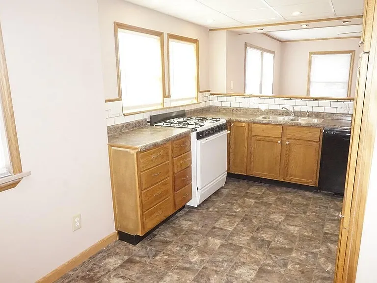 2601 Cottonwood Ct — Photo 10