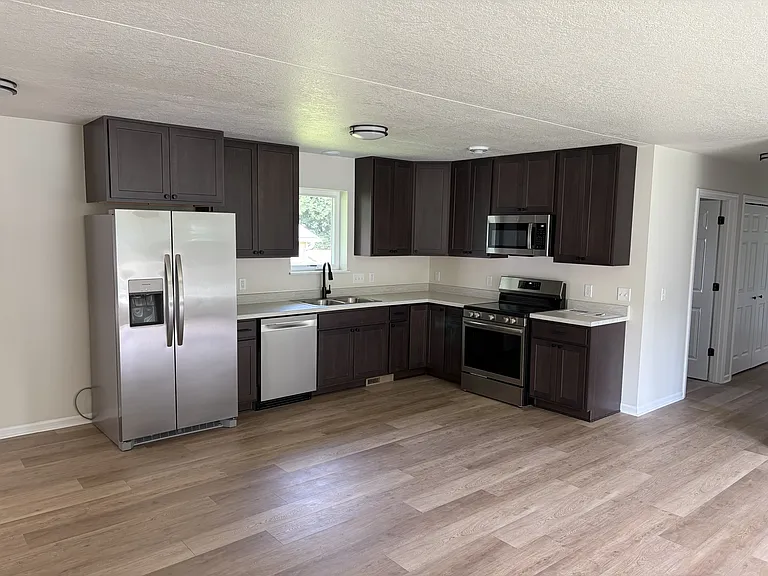 321 E 8th St S #1 — Photo 3