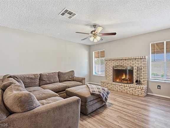 3rd image of 516 Summit Dr