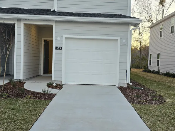 665 Holly Lakes Dr, Orange Park, FL 32073