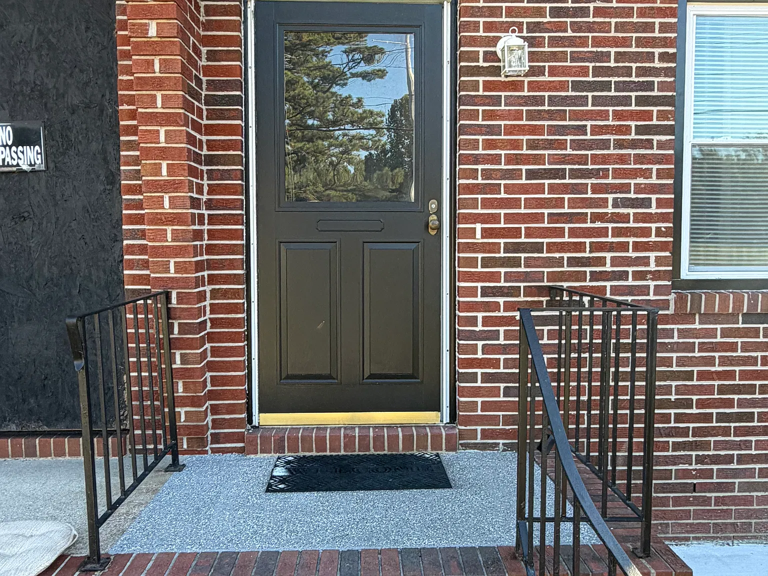 2 bed, 1.5 bath, 2400 sqft, $2,300 — Photo 3