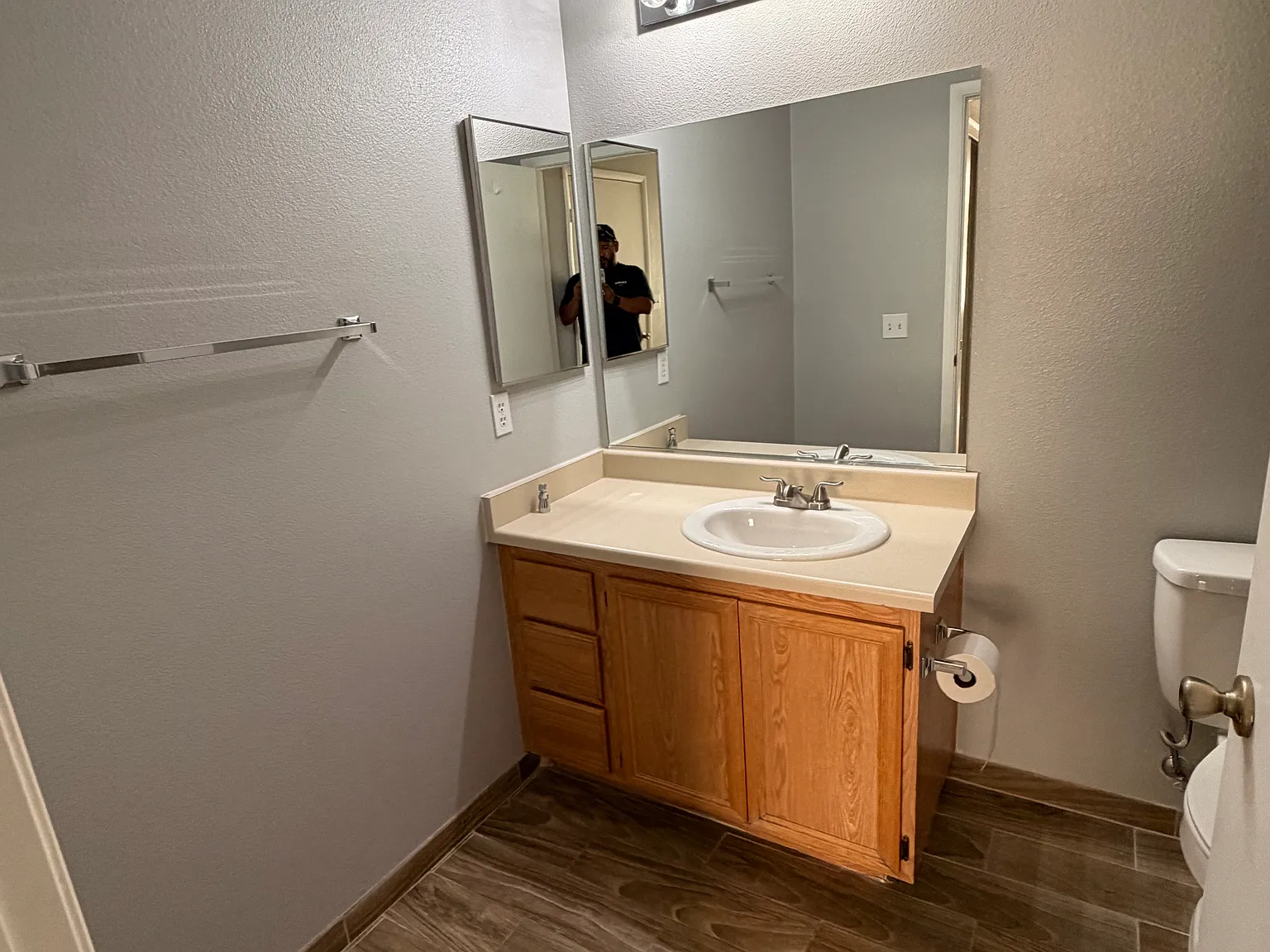 2 bed, 936 sqft, $1,650 — Photo 2