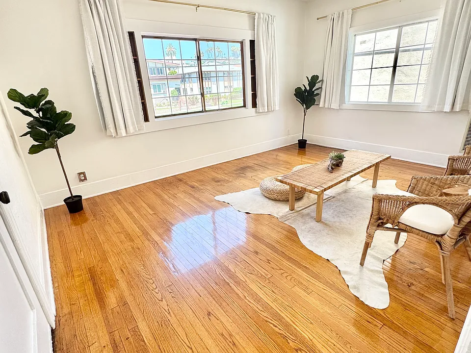 1758 Winona Blvd #6