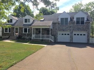 40 Fourth St, Flagtown, NJ 08821