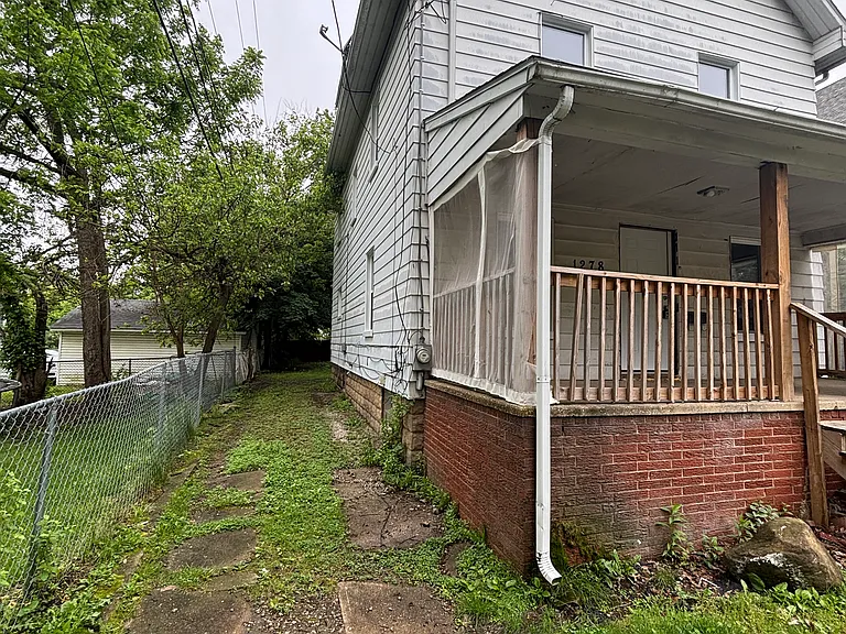 1278 Beardsley St — Photo 3