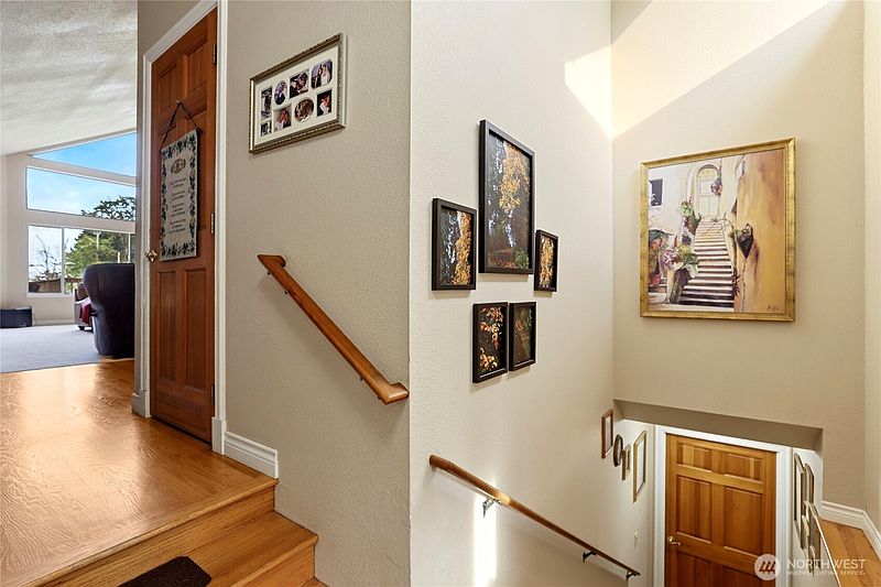5th image of 3188 Hinkley Road SE