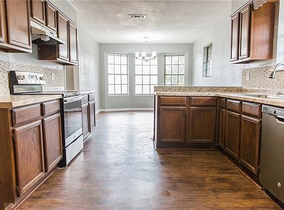 4th image of 275 Mighty Oak Ln
