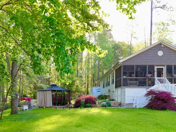 101 Bow Dr, Louisburg, NC 27549