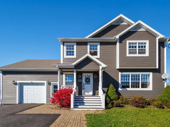20 Alexander Dr, Baddeck, NS B0E 1B0