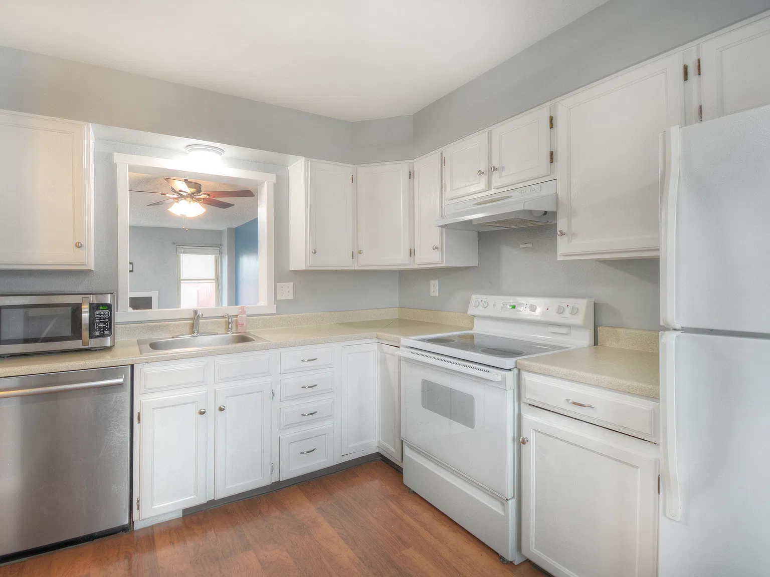 3 bed, 1802 sqft, $1,950 — Photo 2