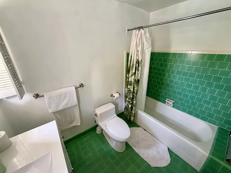 311 Amalfi Dr — Photo 45
