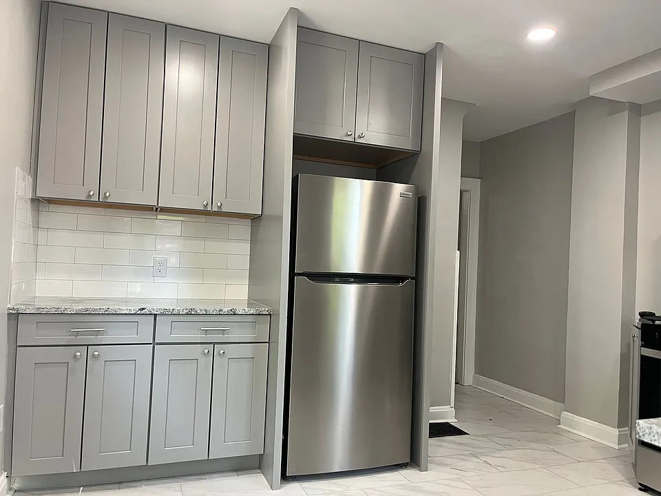 2702-2704 Calumet St #2702