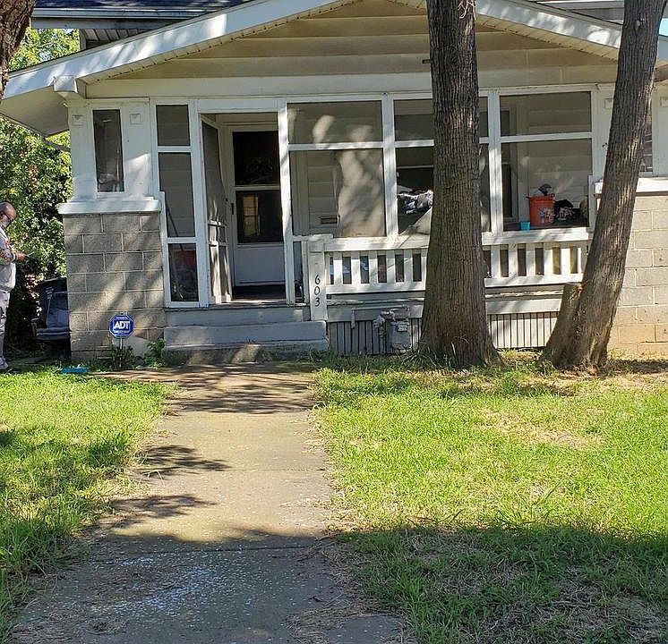 2nd image of 2603 24th St NE