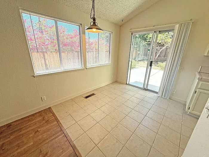 3305 Archbury Ct — Photo 6