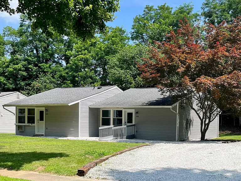 1549 Statesman Pl — Photo 2
