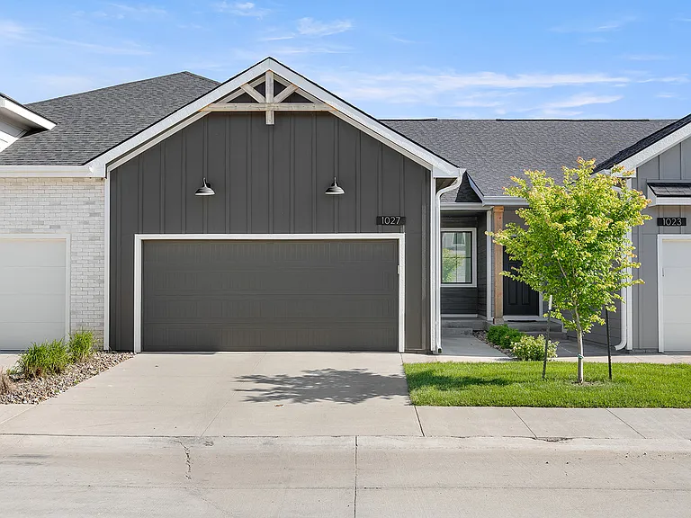 1016 NW Bethel Ln — Photo 2