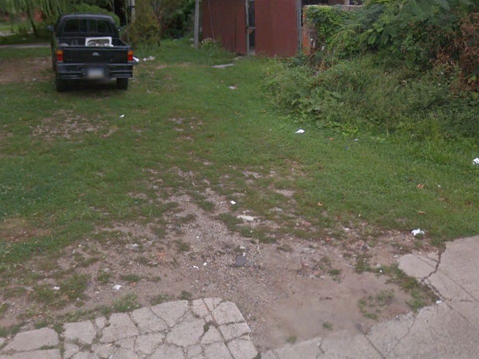 2nd image of 918 W Huntingdon St