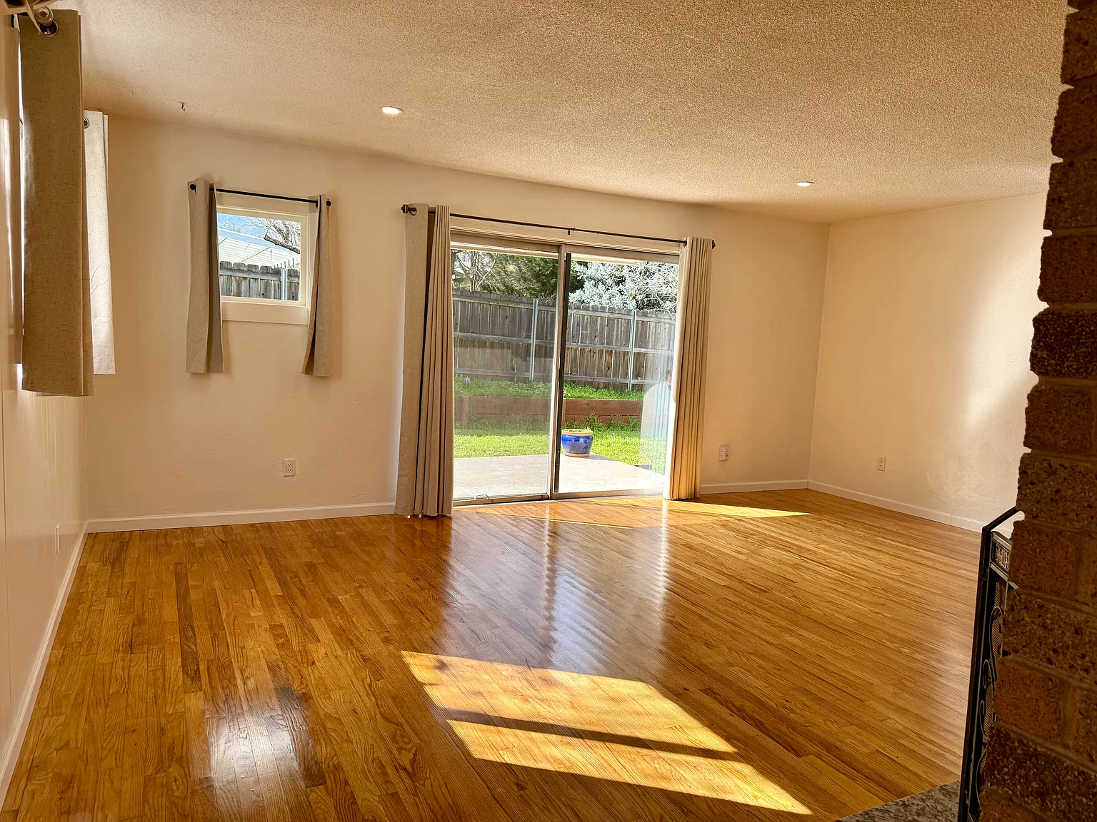 3 bed, 1556 sqft, $2,350 — Photo 4