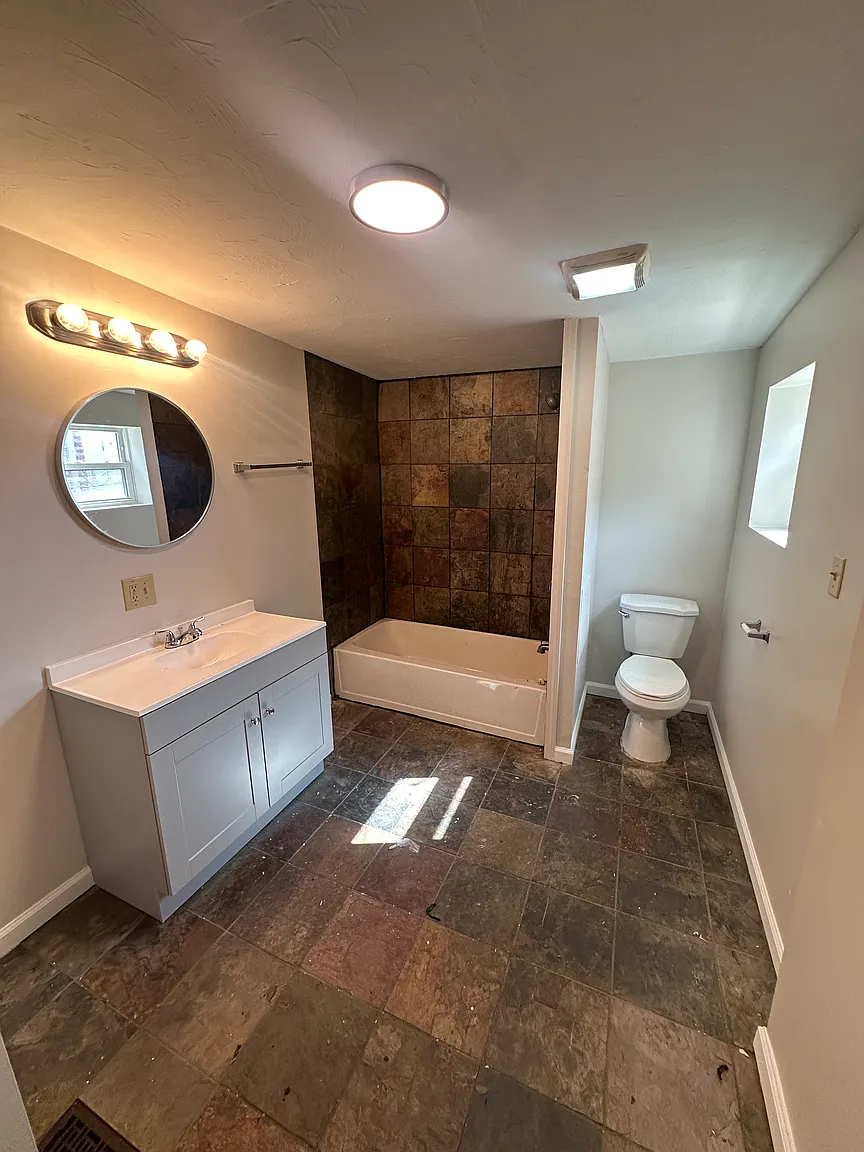 1308 Boyle St photo 1