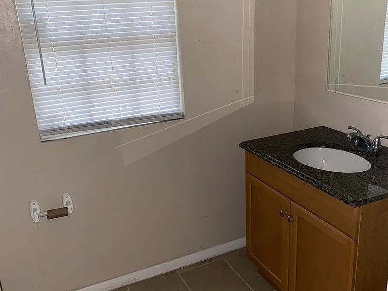 1144 Howard St — Photo 9