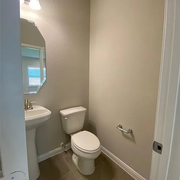 13443 Greenbrier Dr — Photo 8