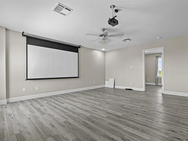 303 Quail Hollow Dr — Photo 24