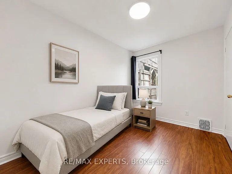 8 Parr St — Photo 15