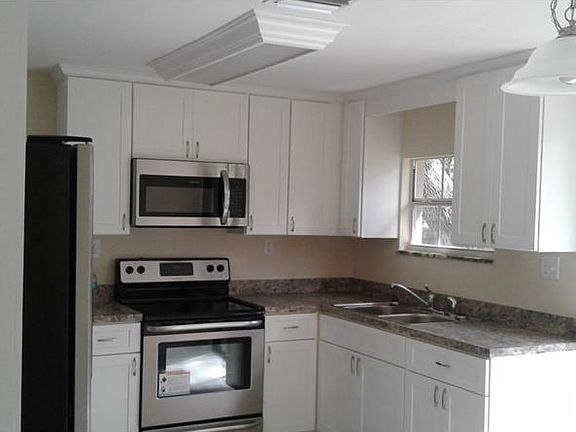3rd image of 2900 Garden Rd