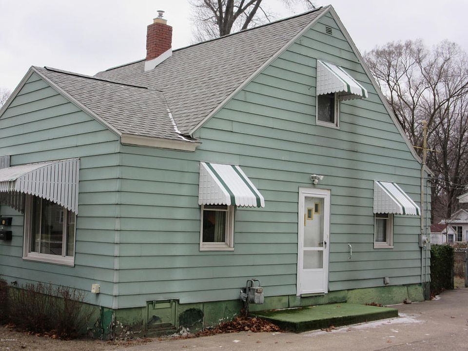 2nd image of 1076 Francis Ave
