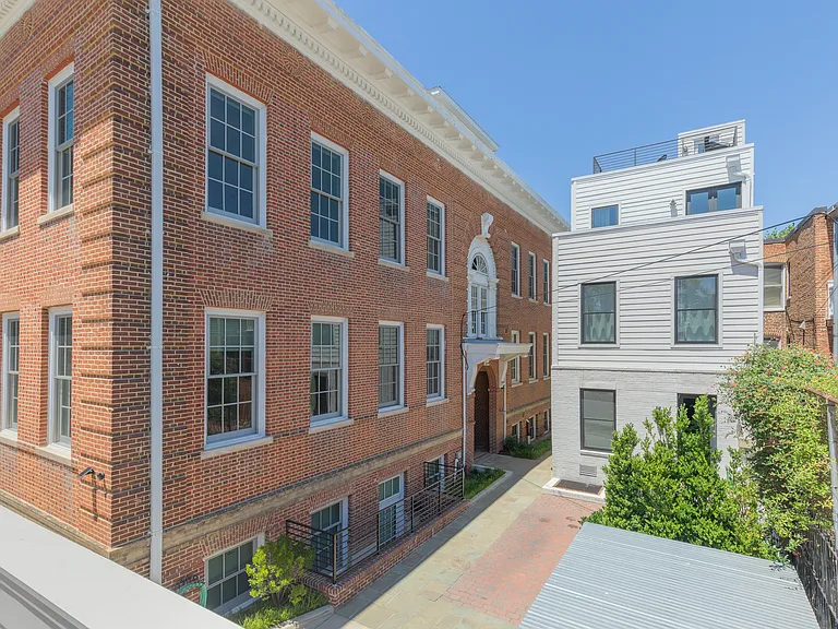901 D St NE #1 — Photo 38