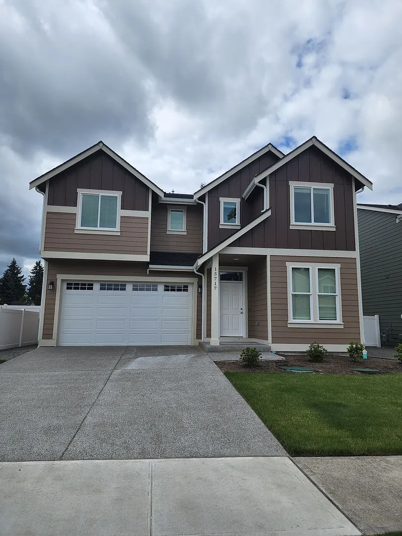 Yelm Creek Estates, Newer Construction 4 Bedroom, 2.75 Bathroom with Den — Photo 2