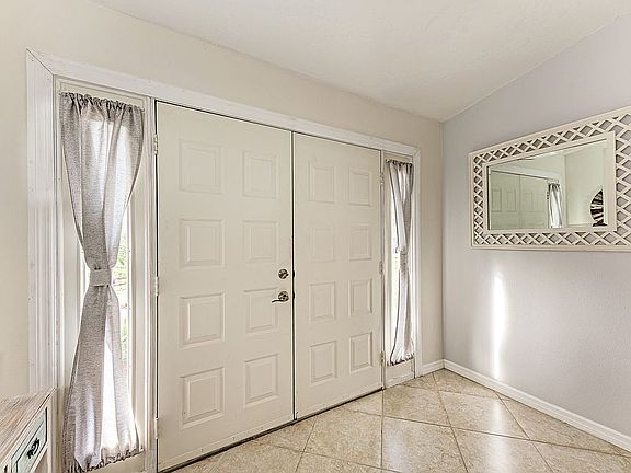 4th image of 7225 Alderwood Dr