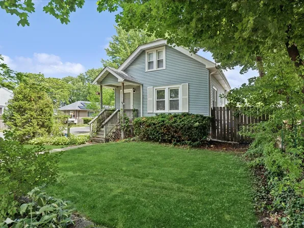 427 S Elmwood Ave, Waukegan, IL 60085