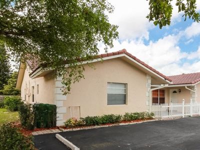 3760 Coral Springs Dr, Coral Springs, FL, 33065