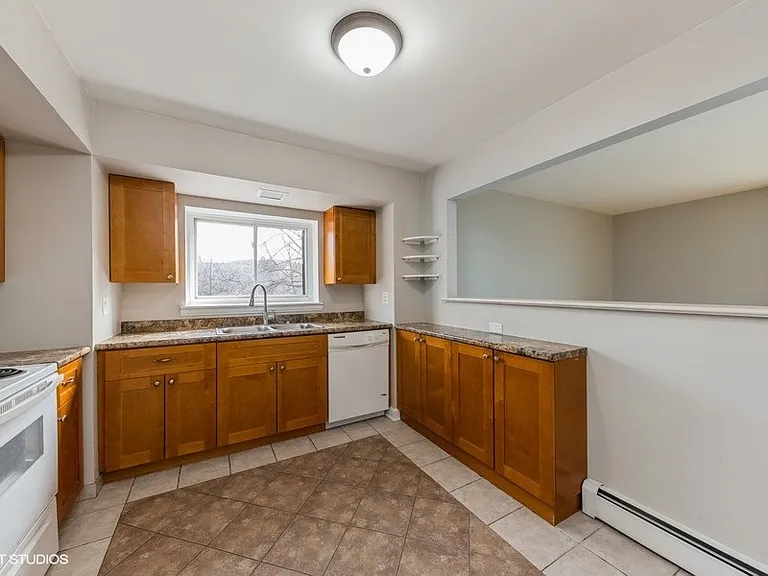 829 S Dwyer Ave #D — Photo 5