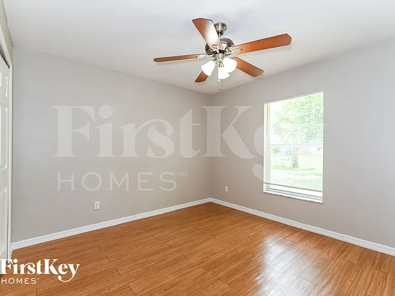 2108 NE 15th Pl — Photo 15