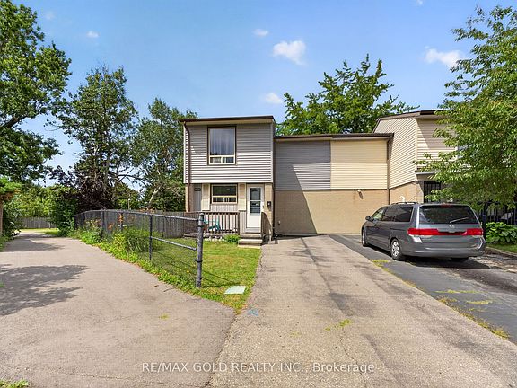 2nd image of 13 Gold Pine Ct