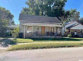 904 W Monroe St, Herrin, IL 62948