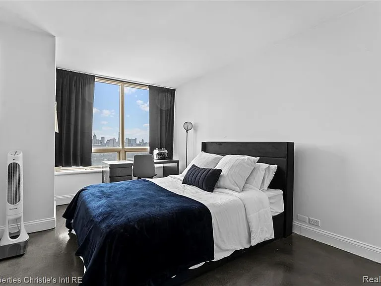 3320 Spinnaker Ln #17E — Photo 10